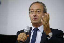 Catricalà si sarebbe sparato un colpo di pistola.sul posto, polizia e scientifica per le indagini. 3cnhzafrr06vmm