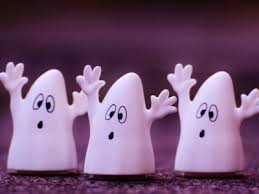 Por qué los fantasmas llevan una sábana y cadenas?