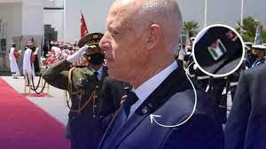 وأضاف الرئيس أنه سيتولى رئاسة السلطة التنفيذية بمساعدة رئيس وزراء جديد. Ù‚ÙŠØ³ Ø³Ø¹ÙŠØ¯ ÙŠØºØ§Ø¯Ø± Ø§Ù„Ù‰ ÙØ±Ù†Ø³Ø§ ÙˆÙ‡Ùˆ ÙŠØ¶Ø¹ Ø§Ù„Ø¹Ù„Ù… Ø§Ù„ÙÙ„Ø³Ø·ÙŠÙ†ÙŠ Ø¹Ù„Ù‰ ÙƒØªÙÙ‡