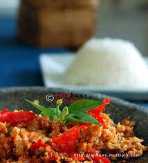 Olahan daging sapi atau ayam yang dipadukan dengan bumbu membuat rasa pentol bakso selalu bikin ketagihan. Tahu Rek Ayo Rek