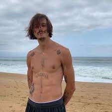 Alors que roméo elvis est accusé d'agression sexuelle, c'est sa soeur angèle qui est la cible des critiques. 49 Idees De Romeo Elvis Romeo Elvis Romeo Elvis