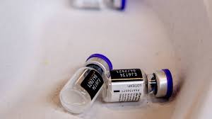 Maak bij voorkeur vijf tot zes weken voor vertrek een afspraak. Een Tekort Aan Vaccins Maar Toch Worden Ze Soms Weggegooid Nos