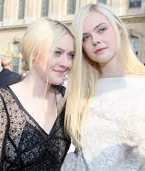 Dakota fanning is a young actress who is best known for her work in the 'twilight' films, 'coraline' and 'war of dakota fanning was born on february 23, 1994, in conyers, georgia. Bild Zu Dakota Fanning Vignette Magazine Dakota Fanning Elle Fanning Filmstarts De