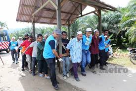 Corporate social responsibility (csr) merupakan sebuah kegiatan perusahaan untuk secara sadar mengintegrasikan sebuah perhatian terhadap csr yang merupakan sebuah kegiatan sosial sebuah perusahaan dilingkungan masyarakat. Prihatin Menjaga Komuniti Jajaran Lebuh Raya