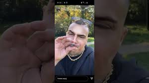 Sick luke, sick luke / avevo la fame negli occhi, il nokia squillava tre colpi / elastico sopra i miei soldi, buste di coca, no oxy / dentro non passano i giorni, a mamma non Og Eastbull Se Ia De Alex Velea Si Golden Boy Society Youtube
