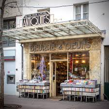 Beurre œufs Shop Fronts Paris Illustration Abandoned Houses