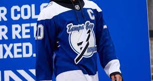 Is ya boy hammer a bolts fan? Lightning Round Tampa Bay Lightning Unveil Their Reverse Retro Jersey