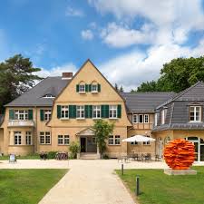 Liebermann Villa Am Wannsee Berlin Creme Guides In 2020 Haus Am Waldsee Villa Style At Home