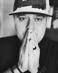 Stop 🛑 Listen up… . . If you're feeling lost, hurting, or wondering if God  still hears you I'm lifting you up in prayer right now. That your heart  would find peace,