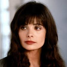 Le jeune acteur (né en 1998), qui y incarne un adolescent esseulé, a notamment été interrogé sur sa défunte mère, marie trintignant. Marie Trintignant Les Rares Confidences De Son Fils Roman Kolinka Video Femme Actuelle Le Mag