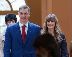 🔴🛩️ Begoña Gómez acompaña a Pedro Sánchez por primera vez en el cuarto  viaje del presidente a China. La pentaimputada mujer del presidente, que ha  reducido su presencia pública al mínimo, no
