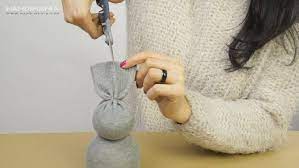 Heute erfahren sie, wie man ein netter hase aus klorollen und dem bunten. Hier Wird Dir Gezeigt Wie Einfach Es Ist Aus Einer Alten Socke Einen Sussen Osterhasen Zu Bastel Osterhasen Basteln Socken Basteln Mit Socken Osterhasen Basteln