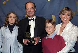 Jun 22, 2021 · 20 h 59 la cheffe d'antenne pascale nadeau part à la retraite 19 h 20 l'humoriste louis c.k. Le Celebre Journaliste Pierre Nadeau Est Decede A L Age De 82 Ans L Actualite