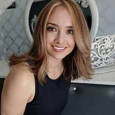 Sandra Amparan's Instagram, Twitter & Facebook