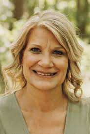 Lisa Bertoni's Instagram, Twitter & Facebook