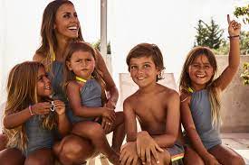 View the profiles of people named carolina patrocnio. Carolina Patrocinio Desenhou Uma Linha De Swimwear Para Maes E Filhos Com A Zippy
