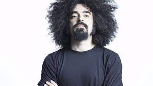 Questo è l'unico profilo ufficiale (infatti ha la spunta blu) ed è gestito direttamente da me. Caparezza Compie 45 Anni E Si Prende Una Pausa Torno A Essere Michele