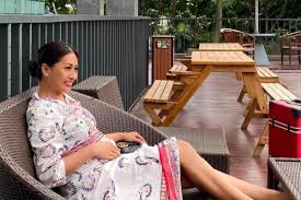Lewat instagramnya, mehdi zati bagikan kabar duka cita. Hamil Anak Ketiga 10 Potret Tata Janeeta Pamer Baby Bump