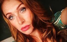 She tearfully accounts with him on instagram. Georgina Fleur Meldet Sich Vor Dem Krankenhaus Mit Baby Update