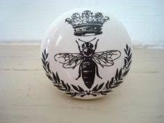 Bouton De Porte En Porcelaine A L Abeille Couronnee Bouton De Porte Mobilier De Salon Boutique Deco
