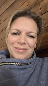 Hey, old man!!, I really want to meet you🥰, but I don't know where you  live, can you tell me where you live, please answer❣️❣️