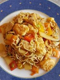 Chinesisch Gebratene Nudeln Mit Huhnchenfleisch Ei Und Gemuse Rezept Mit Bildern Gebratene Nudeln Asiatische Rezepte Rezepte