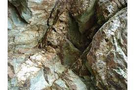 How To Make Fake Rocks Using Expandable Spray Foam Ehow Faux Rock Walls Fake Rock Fake Rock Wall