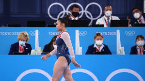 Gold medalist sunisa lee of the united states kisses her medal thursday. Ctbzmq Yxljibm