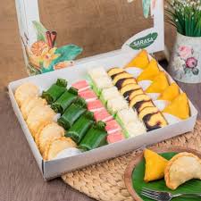 Sawut mini adalah versi kecil tumpeng sawut, yang terdiri dari : Jual Sarasa Kue Nampan Isi 30 Jakarta Selatan Sarasa Id Tokopedia