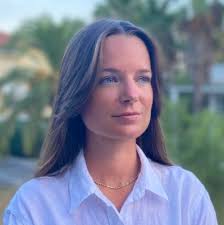 Petit h : un très beau métier de la Maison Hermès et une équipe de  passionné(e)s ! Renseignez-vous vite et n'hésitez pas à découvrir l'offre  de stage ci-dessous.