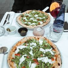 de beste pizza in valencia eet je bij le favole eten en drinken lekker eten eten