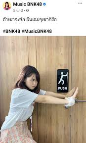 If she does, she might greet me when she's facing. à¸– à¸²à¹€à¸‚à¸²à¸ˆà¸°à¸£ à¸ à¸¢ à¸™à¹€à¸‰à¸¢à¹†à¹€à¸‚à¸²à¸ à¸£ à¸ Pantip