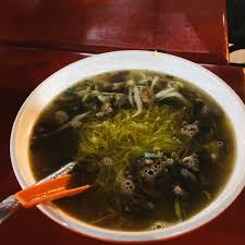 Bihun sup ni boleh di masak menggunakan ayam, daging dan tulang tapi untuk cara yang paling ringkas dan mudah elok di masak bihun sup ayam je. Kak Long Bihun Sup Food Truck In Ipoh