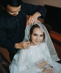 Kama hj azman pengarah : Video Cantiknya Isteri Selang Sehari Dengan Abam Tauke Jambu Kahwin Kali Keempat Kisah Dunia