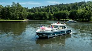 Entamez Votre Evasion Fluviale Depuis Saverne En Alsace Terre D Histoire Et De Gastronomie Soit En Direction De Strasbourg Location Bateau Bateau Croisiere