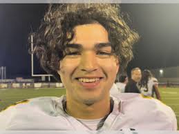 Isaiah Arriaza leads Damien football to blowout win over St. Paul