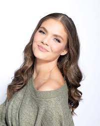 Kathy Ault's Instagram, Twitter & Facebook