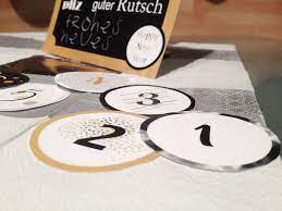 Viele nette ideen für eine silvesterfeier mit kindern habe ich euch in diesem beitrag zusammengestellt. Kostenlose Silvester Printables Fur Eine Stylishe Partydeko Und Ein Happy New Year Pink Dots Partystore Deko Blog