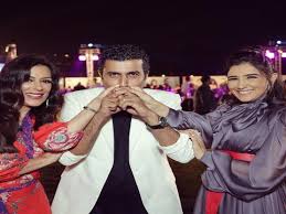 مى عمر مع زوجها محمد سامى. ØµÙˆØ± Ø£Ø­Ø¶Ø§Ù† ÙˆÙ‚Ø¨Ù„Ø§Øª Ø¨ÙŠÙ† Ù…ÙŠ Ø¹Ù…Ø± ÙˆØ¥Ù†Ø¬ÙŠ Ø§Ù„Ù…Ù‚Ø¯Ù… ÙˆÙ…Ø­Ù…Ø¯ Ø³Ø§Ù…ÙŠ Ù…ØµØ±Ø§ÙˆÙ‰