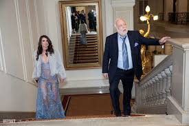 De az élet nem állhat meg… szeretnék újra boldog lenni és saját családot. Velvet Gumicukor Vajna Timea Kisfilmjenek Elso Forgatokonyvet Visszadobta Andy Vajna