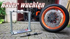 Ist das wirklich nötig, denn einmal in de. Motorrad Rader Selbst Wuchten Mit Wuchtbock Kurvenradiustv Youtube