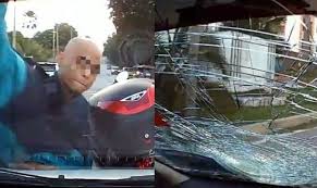 Aku dan suami upah orang potong rumput di kawasan belakang rumah. Abang Botak Ditahan Motosikal Dan Helmet Dirampas Viral Mstar