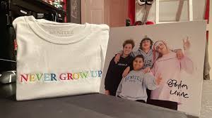 Baylen if ur seeing this my insta is kvas.jay and i messages you. Baylen Levine Signed Merch Unboxing Youtube