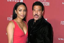 Lionel richie was born on june 20, 1949 in tuskegee, alabama, usa as lionel brockman richie jr. The Internet Has A Problem With The Age Gap In Lionel Richie S Relationship