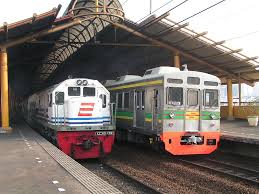 Untuk penyiaran gambar daripada peminat kereta api tanah air selama 1 bulan: Transportation Living In Jakarta