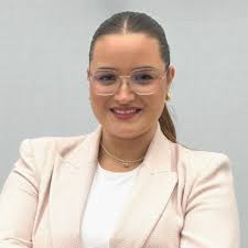 ICH HABE GEKÜNDIGT! 👩🏻‍🔬 Aber der Reihe nach. In den letzten 6 Jahren  habe ich als Milchwirtschaftliche Laborantin gearbeitet. Ja, das ist ein  anerkannter Job in Bayern, auch wenn davon noch… |