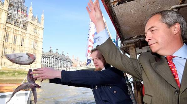 Nigel Farage throws fish into Thames in Brexit deal protest