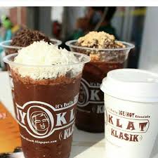 Seperti yang tadi dijelaskan, franchise nyoklat super memiliki pilihan menu es coklat dengan topping. Nyoklat Klasik Bisnis Waralaba Indonesia Terpercaya