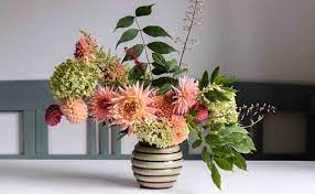 5 Easy Flower Arrangement Ideas With Dahlias Cloverhome Flower Arrangements Simple Dahlia Flower Arrangements Easy Floral Arrangements