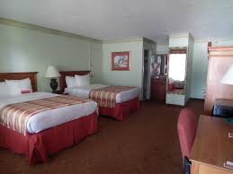Located in the heart of naples, close to shopping, dining, beaches and attractions, ramada naples is the perfect lodging choice for your gulf coast getaway. Ramada Inn Double Queen Room Picture Of Ramada By Wyndham Naples Tripadvisor